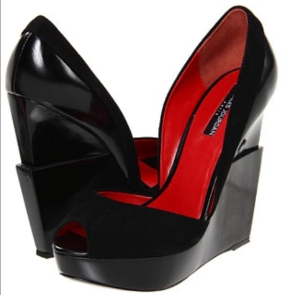 Charles Jourdan Cadence Black Wedge 6.5 gaga